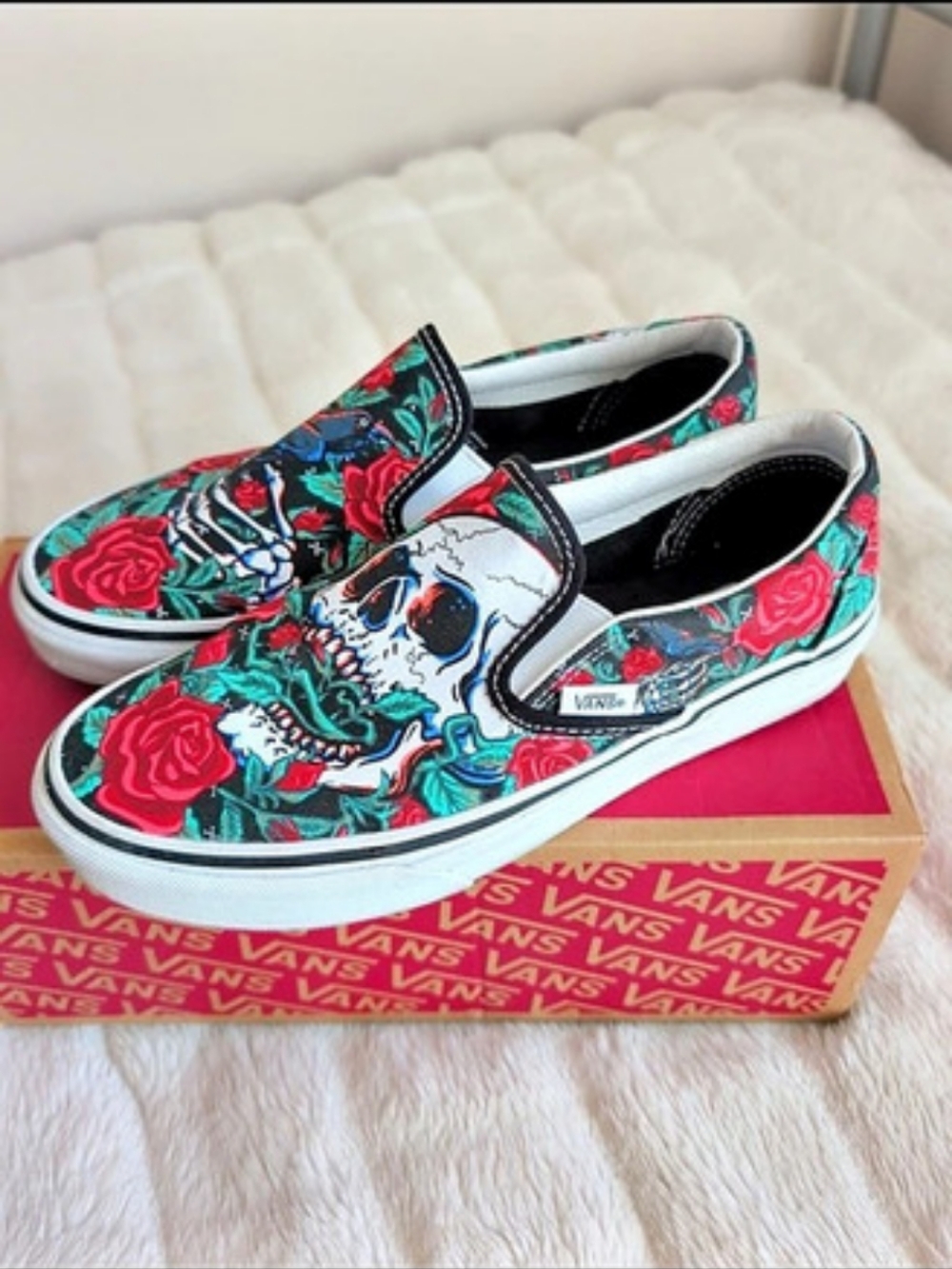 Vans Slip-On Rose Skulls Canvas Women's Sz 7.5/Men's Sz 6.5